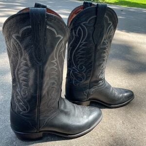 Men’s 10.5 black leather cowboy boots